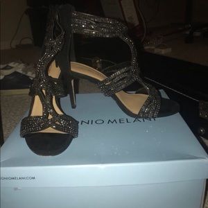 ANTONIO MELANI 8.5 GUNMETAL HEELS